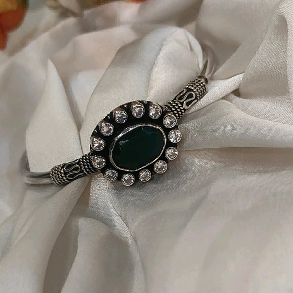 Green OnyxCut Stone Silver Bracelet 